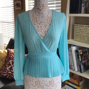 🤩 SUPER CUTE PEPLUM TOP ✨ BABY BLUE